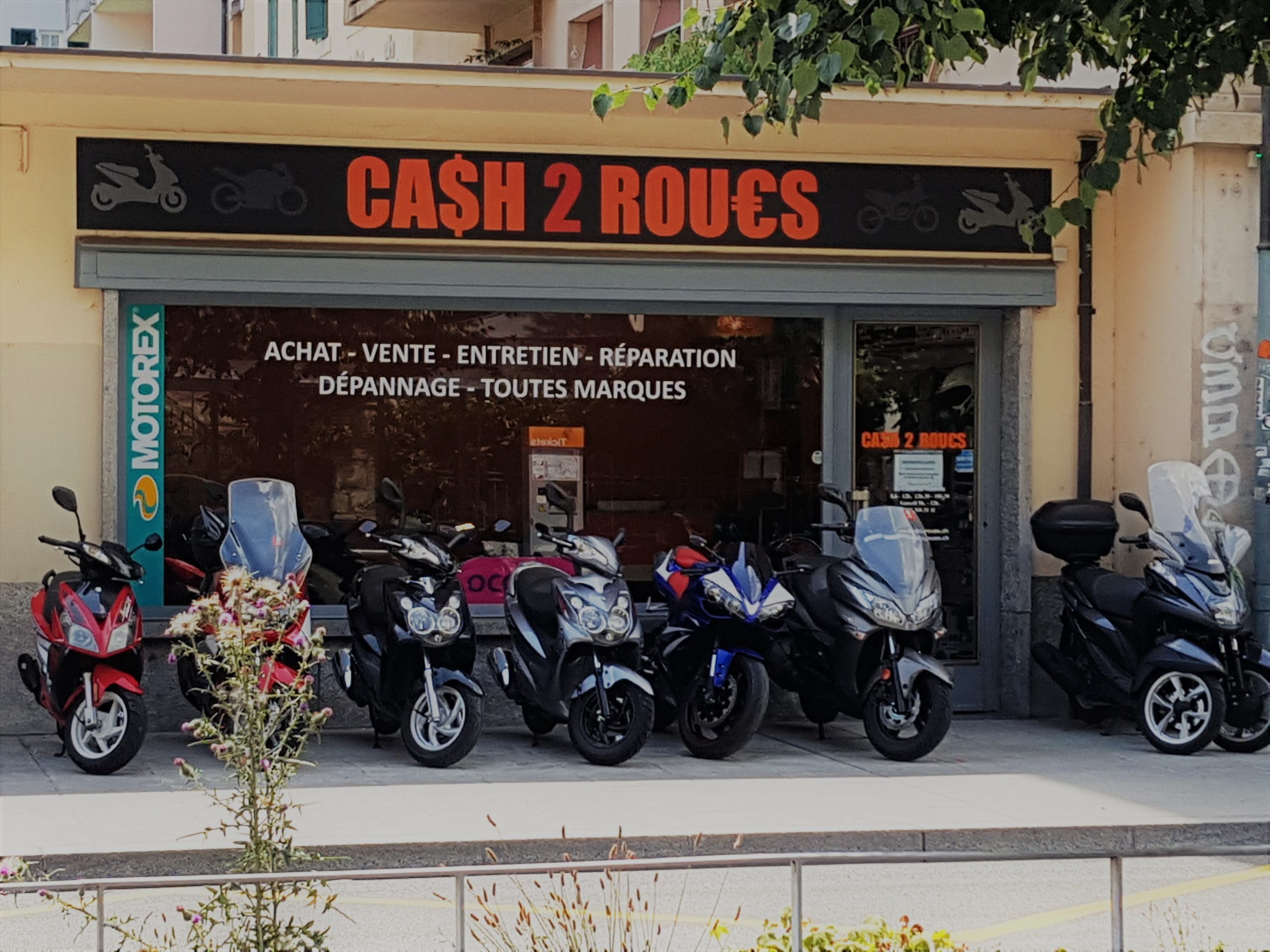 Galerie Garage scooters et motos Cash 2 Roues Genève
